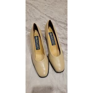 Vintage Andrew Geller Beige Leather Pumps Size 6M Classic Low Heel Office Shoes